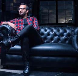 مهدی جهانی تنهاتر از من