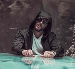 مسیح یک عشق و نصف { A Love And A Half }