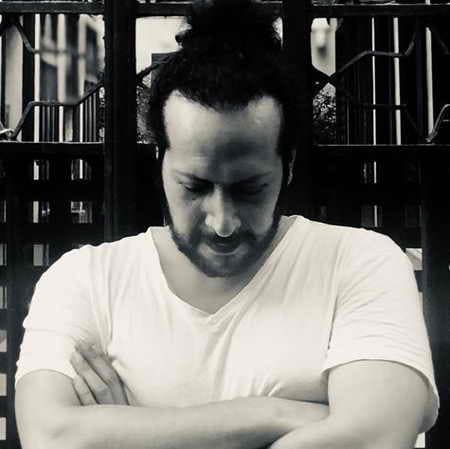 سینا حجازی سوگوار