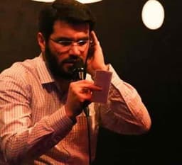 مداحی پشت سر مرقد مولا میثم مطیعی