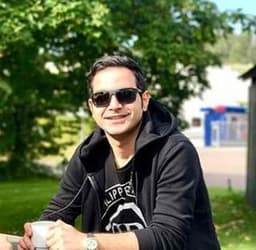 محسن یگانه من